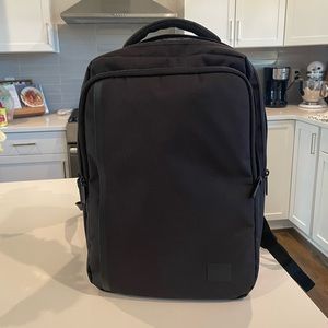 Herschel supply co. tech daypack backpack - black - only used a few times